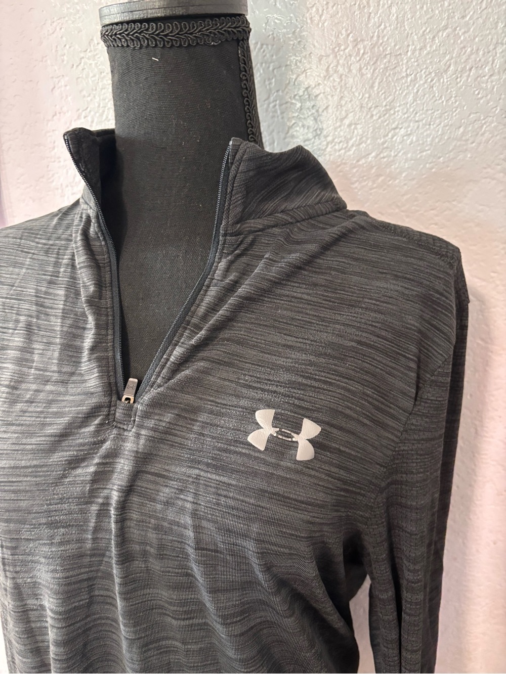 Under Armour shirt size large - Picture 2 of 5